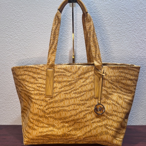 MICHAEL Michael Kors Large‎ Logo The Michael Tote Bag Marigold - Picture 1 of 10